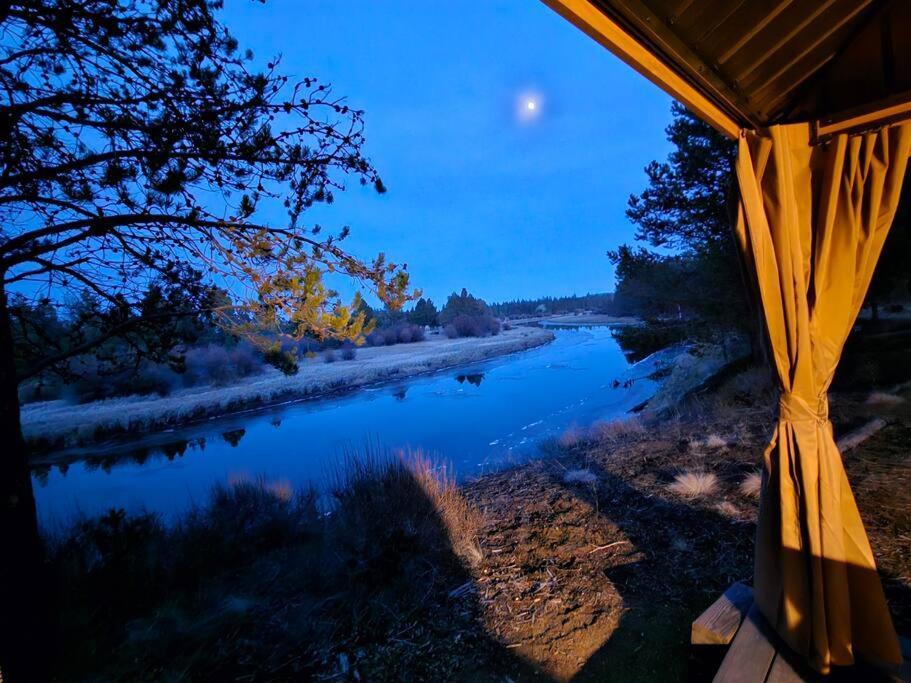 Beautiful Riverfront Near Mt Bachelor With Hot Tub 벤드 외부 사진