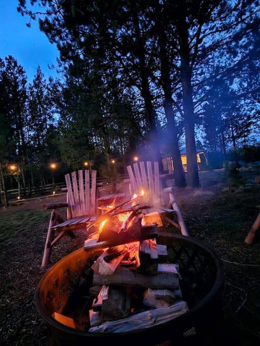 Beautiful Riverfront Near Mt Bachelor With Hot Tub 벤드 외부 사진